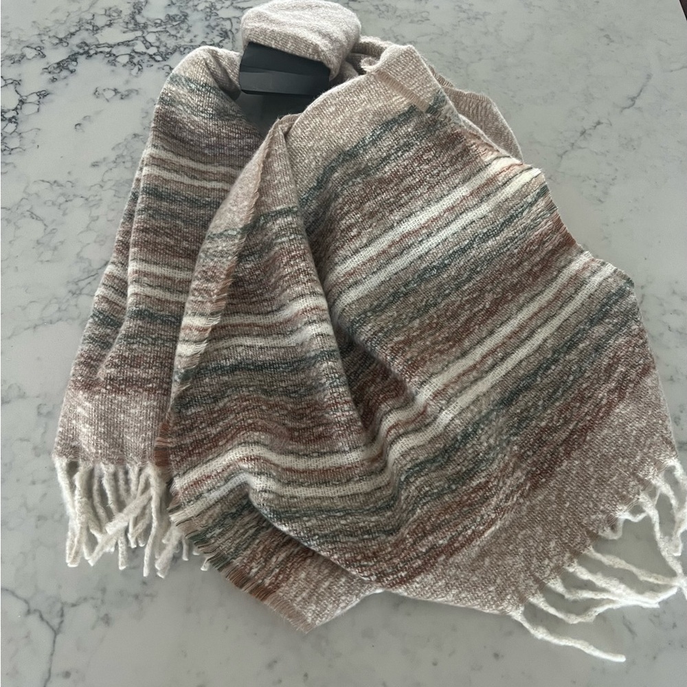 New Women’s Parchment Ivy Oblong Stripe Super Soft Scarf